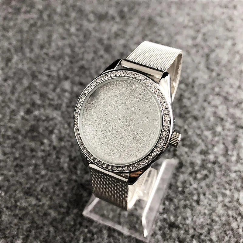 Montre femme Novo blagovno znamko ženska oblikovalec ure črno bele dame oblačenja watch luksuzni Zapestnica srebrno ročne ure quartz ura 0